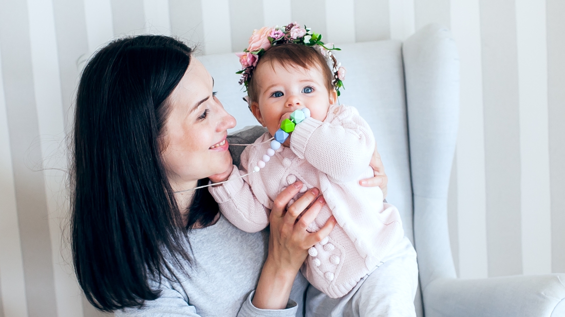 TIPY NA VIANOČNÉ DARČEKY PRE NAJMENŠIE BÁBÄTKÁ, KOJENCOV AJ NADCHÁDZAJÚCE MAMINKY