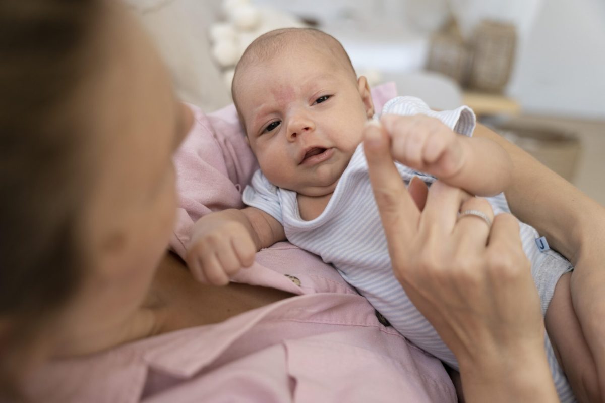 Ako sa vysporiadať s novorodeneckým akné: Komplexný sprievodca pre rodičov
