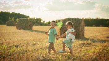 kids-6521604_1920-352x198.jpg