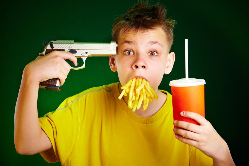 dieta-fastfood-hranolky-limonada-pistol-istock_000009628637.jpg