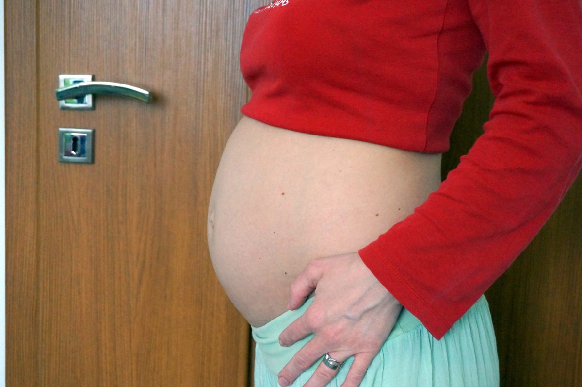 Fotografie (11 týždeň tehotenstva, bruško sa začína objavovať)